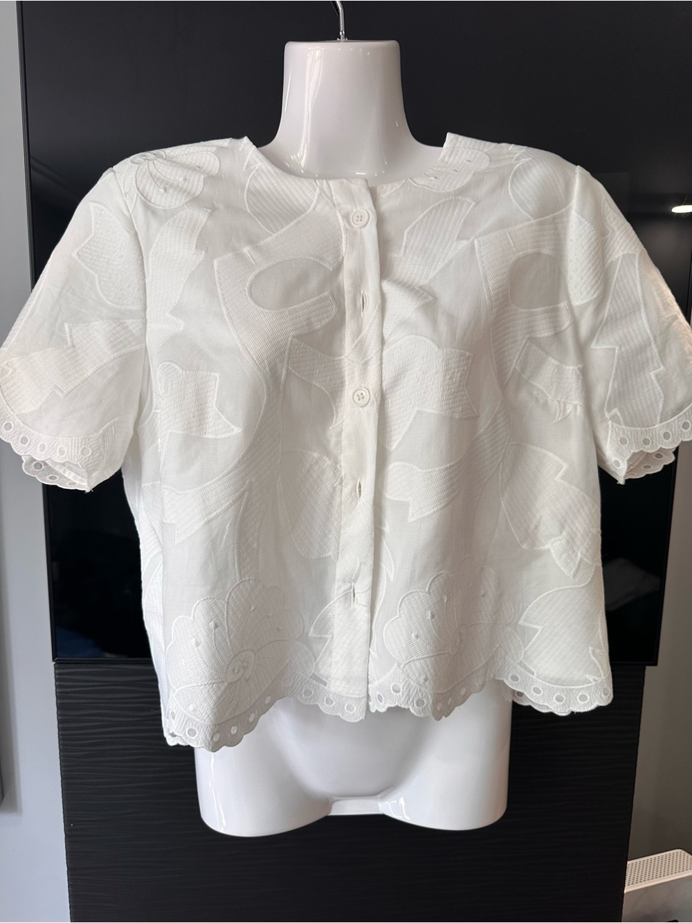 Magaschoni White Embroidered Button-Front Short Sleeve Top